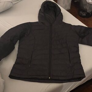 Amazon Essentials Women's Black Puffer Jacket